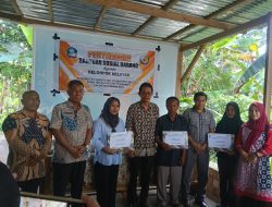 Pemkab Halsel Salurkan Bantuan DKP untuk Nelayan dan UMKM di Bajo