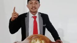 Jubah Putih Menyelimuti Peran Kekuasaan: Rapuh Tapi Dipertahankan