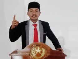 Jubah Putih Menyelimuti Peran Kekuasaan: Rapuh Tapi Dipertahankan