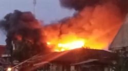 Rumah Terbakar, Kerugian Ditaksir Capai Ratusan Juta, Warga Desa Akegula Berharap Bantuan Pemda. 