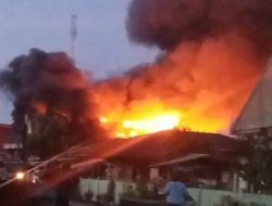 Rumah Terbakar, Kerugian Ditaksir Capai Ratusan Juta, Warga Desa Akegula Berharap Bantuan Pemda. 
