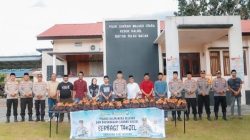 Berkah Ramadhan, Polres Halsel Gandeng Warkop Dan KJH Pembagian Takjil. 