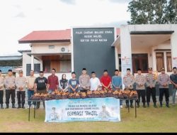 Berkah Ramadhan, Polres Halsel Gandeng Warkop Dan KJH Pembagian Takjil. 