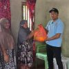 Tebar Kepedulian, Wakil Ketua Komisi 1 DPRD Halmahera Selatan Salurkan Paket Sembako Untuk Warga 