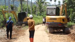 Dukung Aktivitas Ekonomi Warga, PT IMM Lakukan Perbaikan Jalan dan Saluran Air