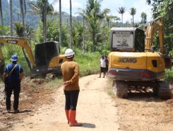 Dukung Aktivitas Ekonomi Warga, PT IMM Lakukan Perbaikan Jalan dan Saluran Air
