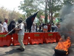 Rencana Parkir Berbayar di RSUD Labuha Ditolak, SAMURAI Malut Gelar Aksi Demo Didepan Kantor Bupati 